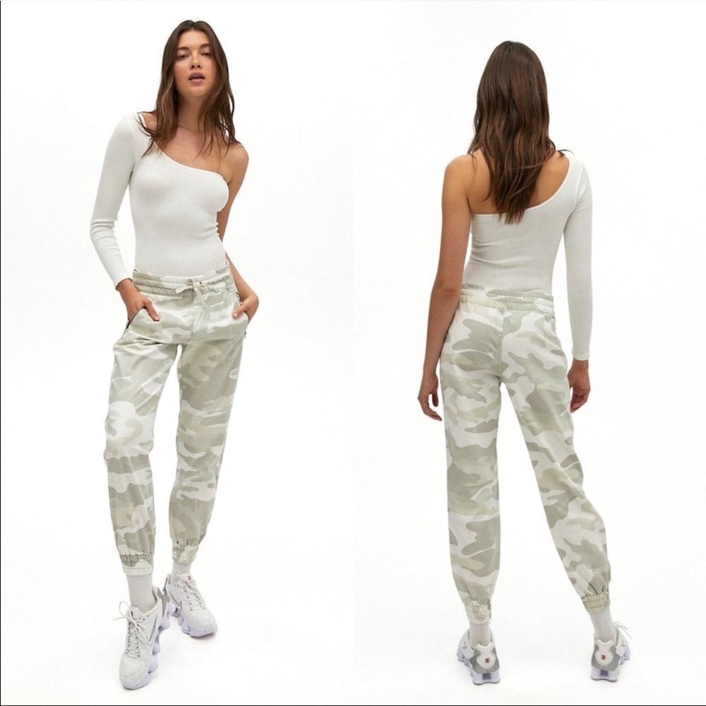 COPY - Aritzia TNA Alix Pant in White Camo